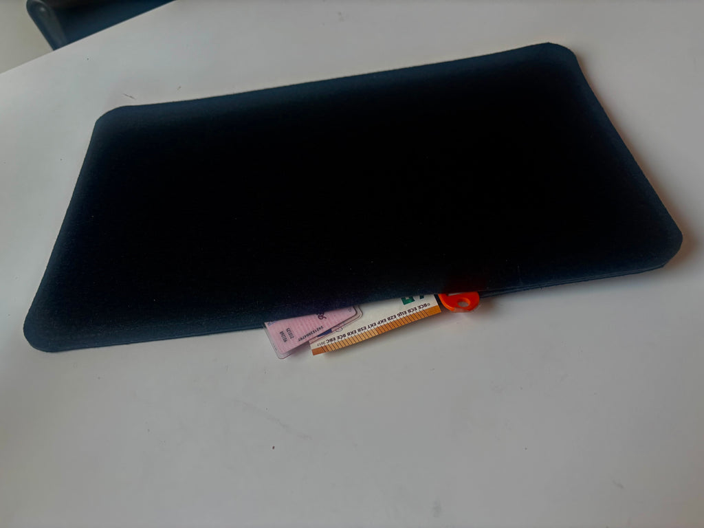 Tapis cachette voiture - espace de rangement discret sous le tapis de sol